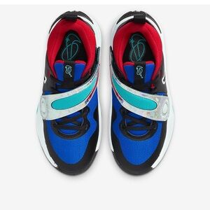 Nike Team Hustle D11 SE sneakers, size 11 (little Kids)